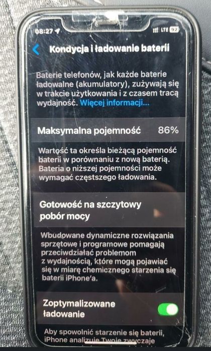 iPhone 11 64 GB  stan baterii 86 %