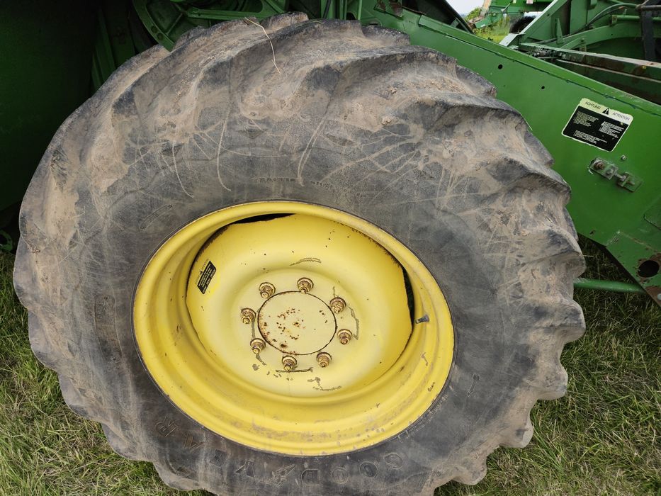 Продам комбайн джондір 1055