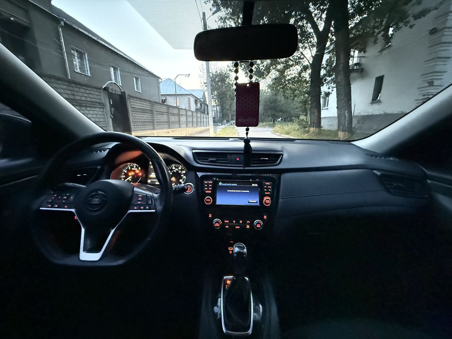 Продам автомобиль Nissan Rogue 2017 2.5 Газ