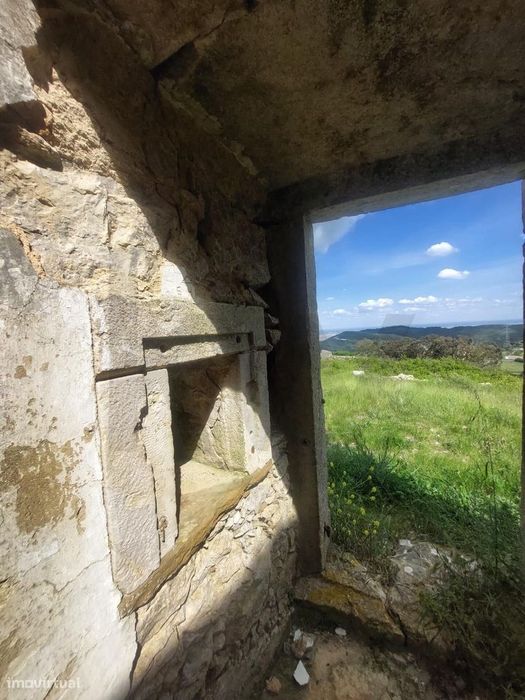 Moinho com Terreno de 4,96 ha – Oportunidade Única na Calhandriz!