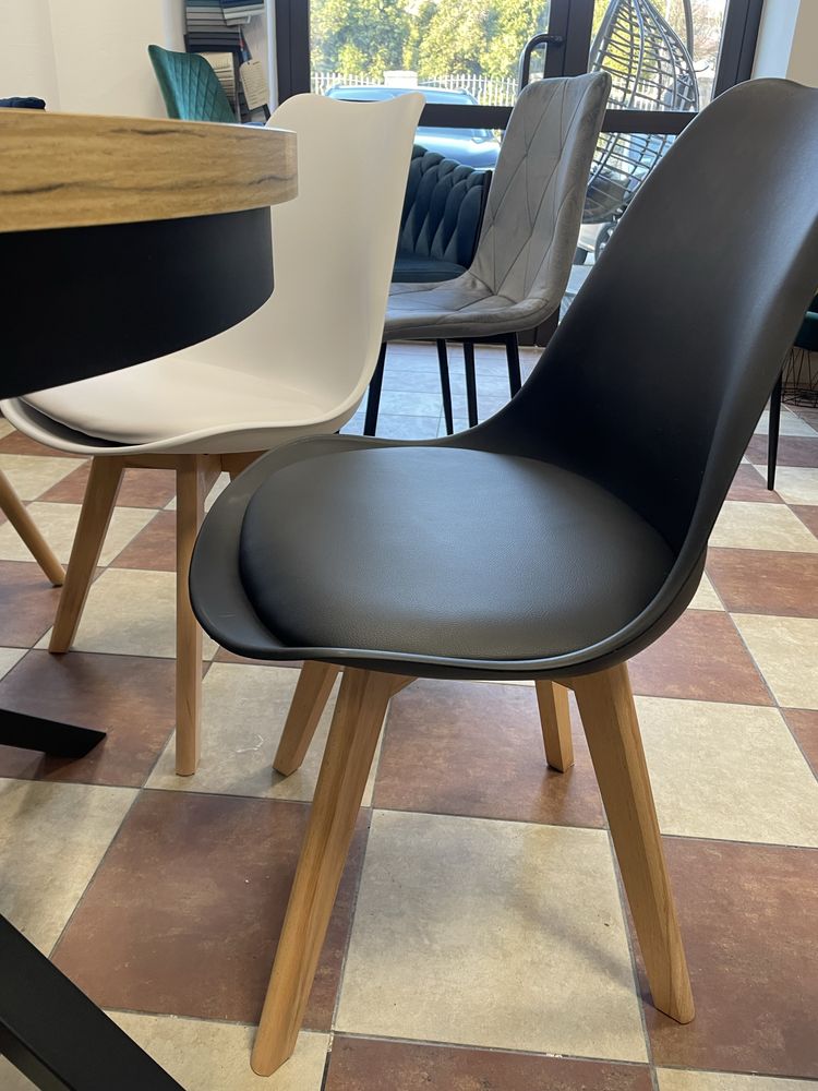 Krzesło plastikowe + poducha  biale lub czarne y