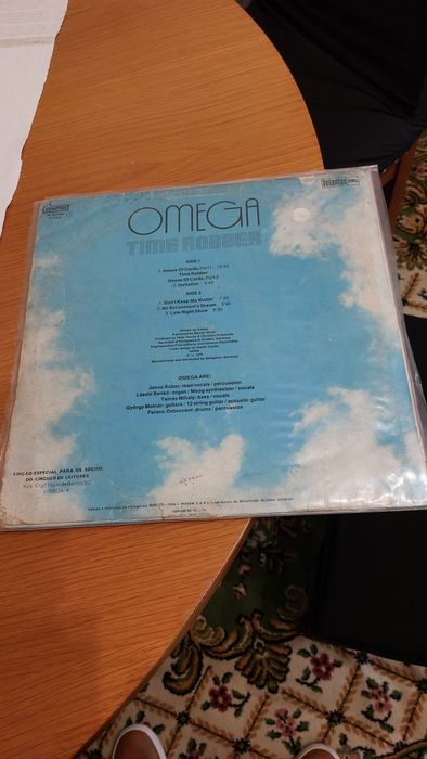 3 álbuns de vinil em muito bom estado de conservação.