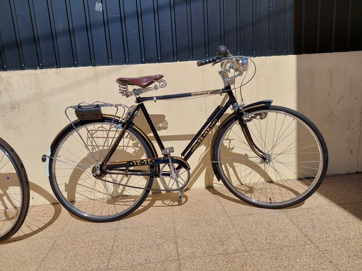 Bicicleta antiga pasteleira