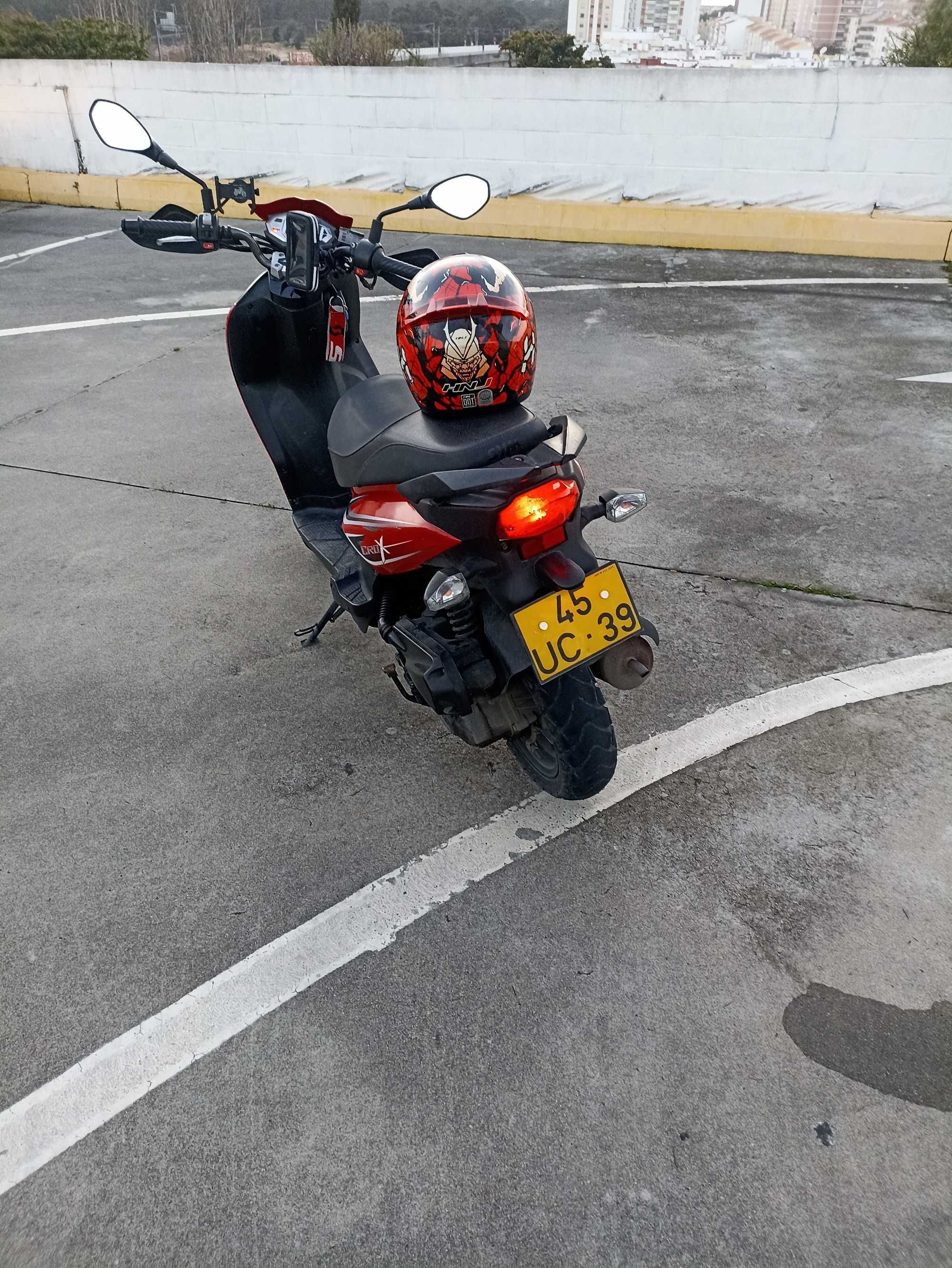 Vendo moto muito boa