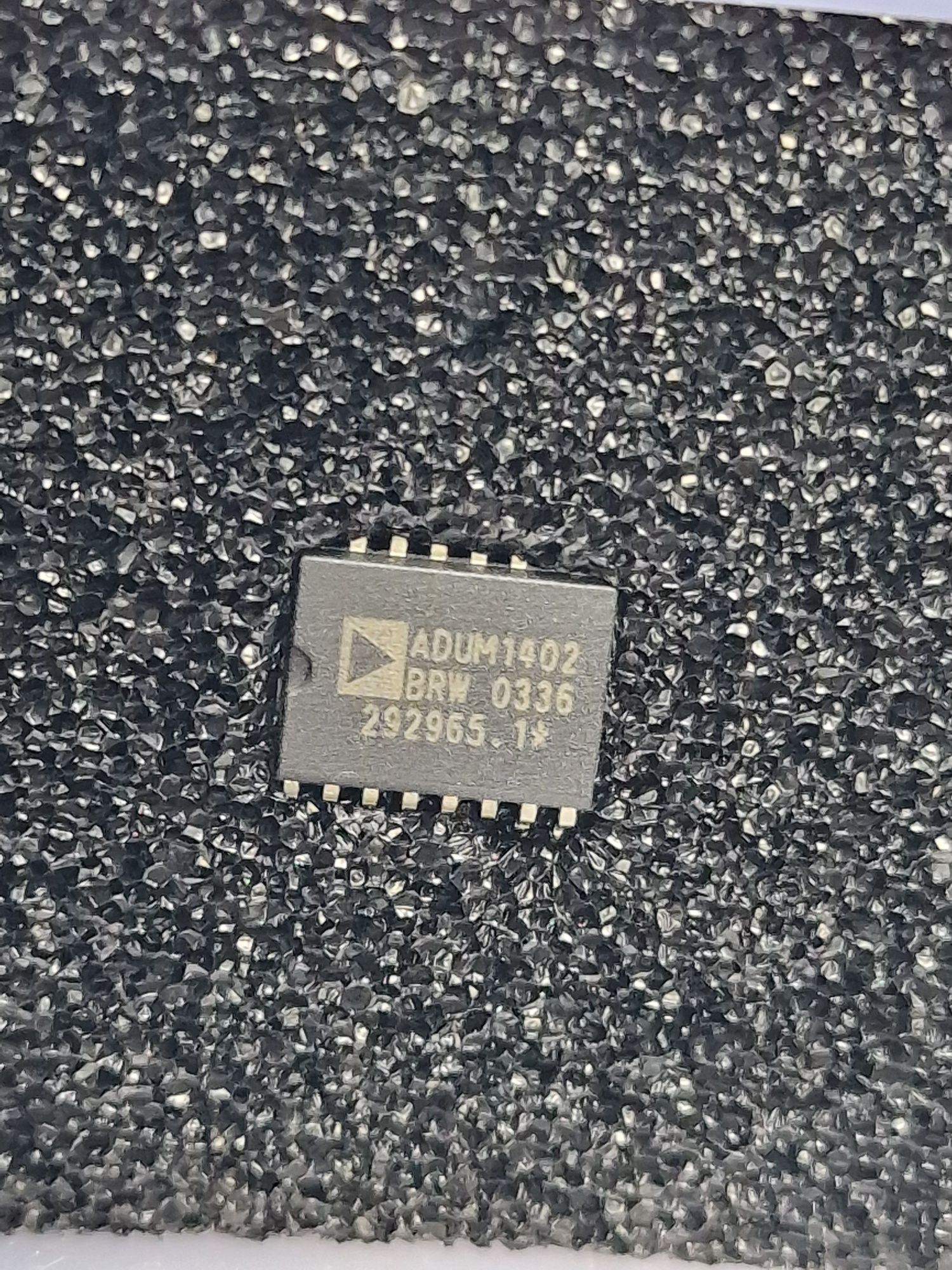 #856   ADUM1402 BRW Analog Devices