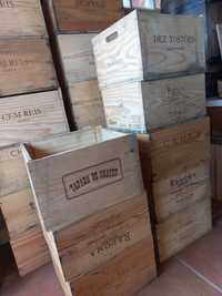 23 caixas de vinho de madeira