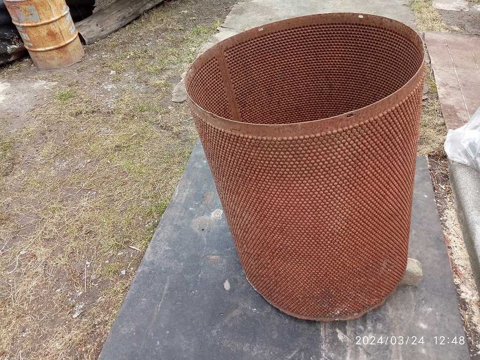 Бочка металева СОВДЕПІВСЬКА та декоративний нічний фонар.