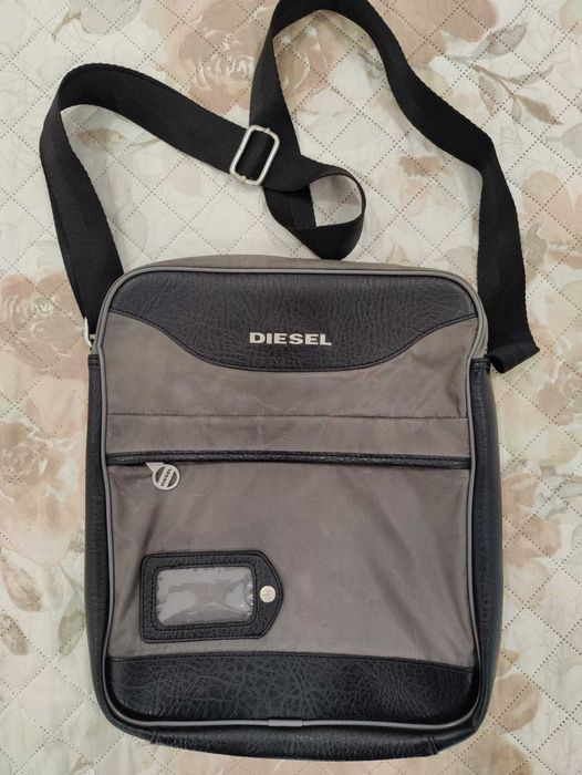 Mala tiracolo Diesel em estado semi-novo