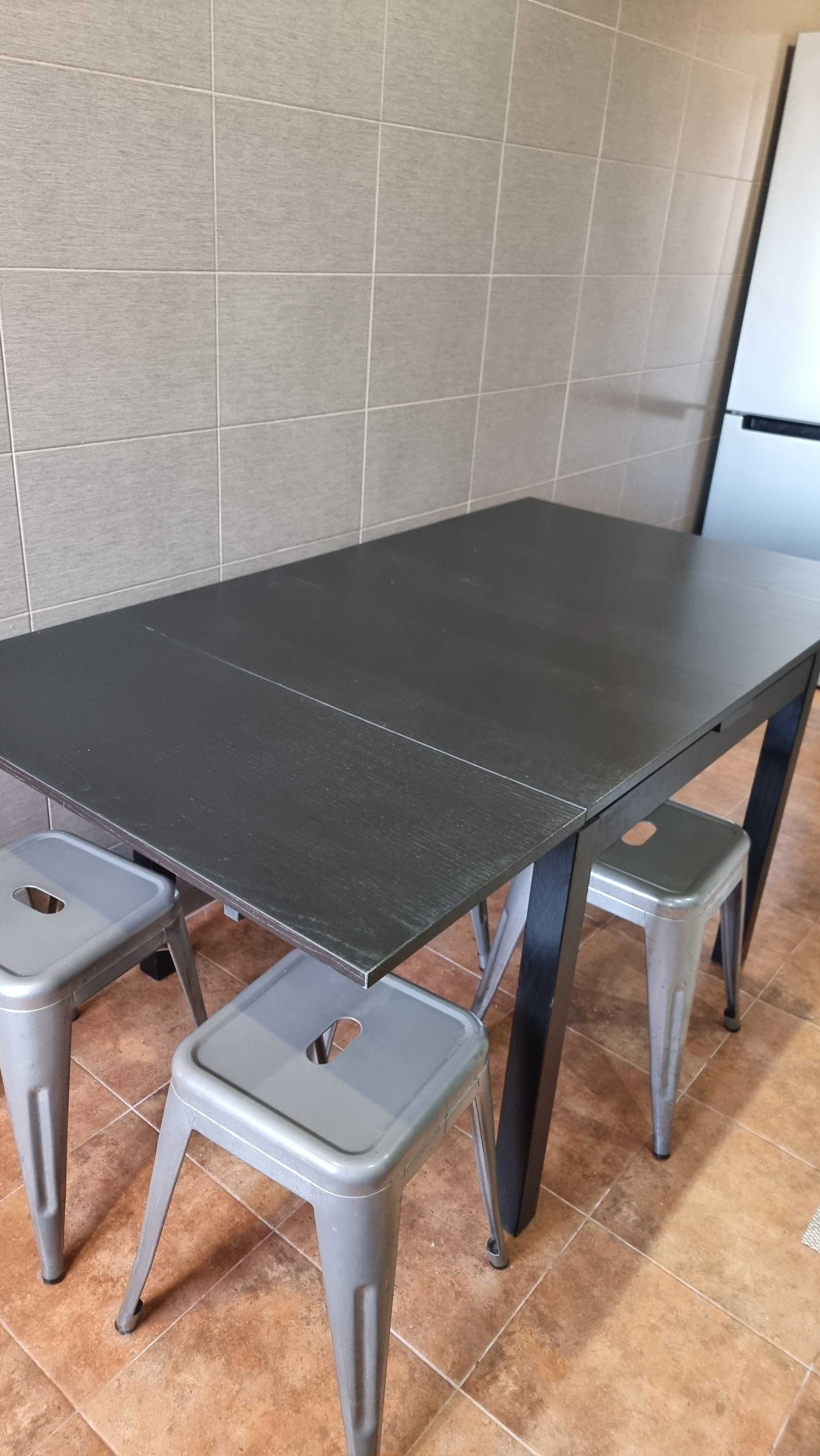 Mesa preta extensível