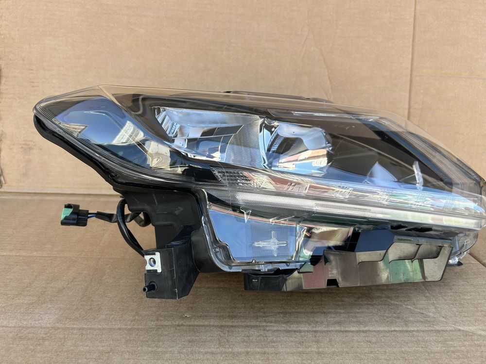 Nissan X-Trail, Rogue фара R от 14-17год