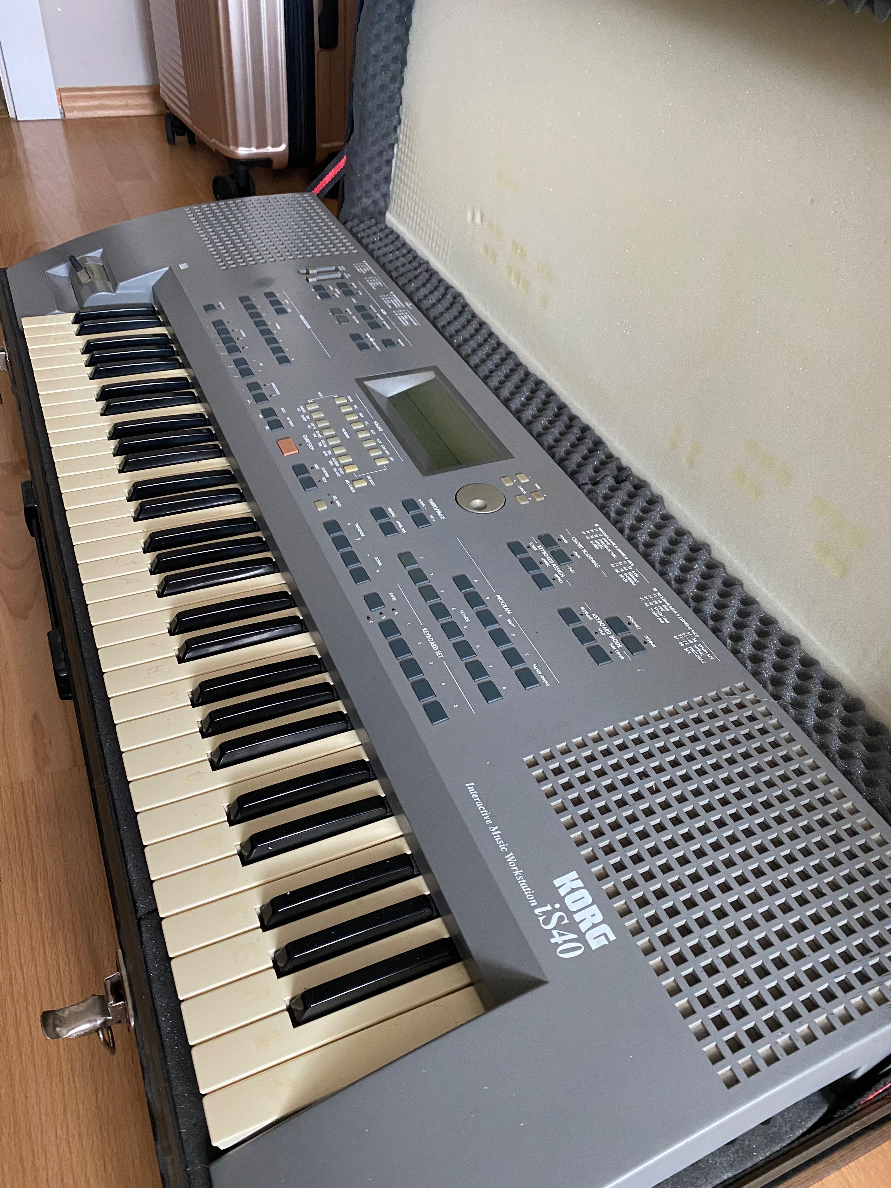 keyboard KORG iS40