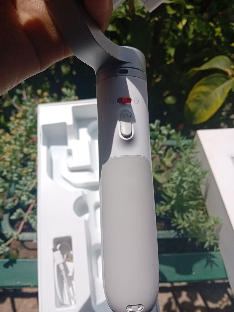 Estabilizador Gimbal para Telemóvel – Como Novo