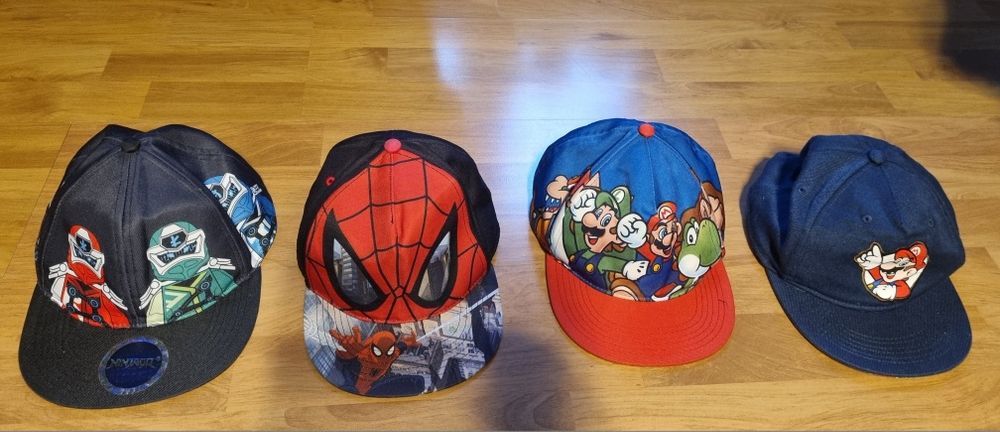 Czapki z daszkiem dziecięce h&m, sinsay, reserved