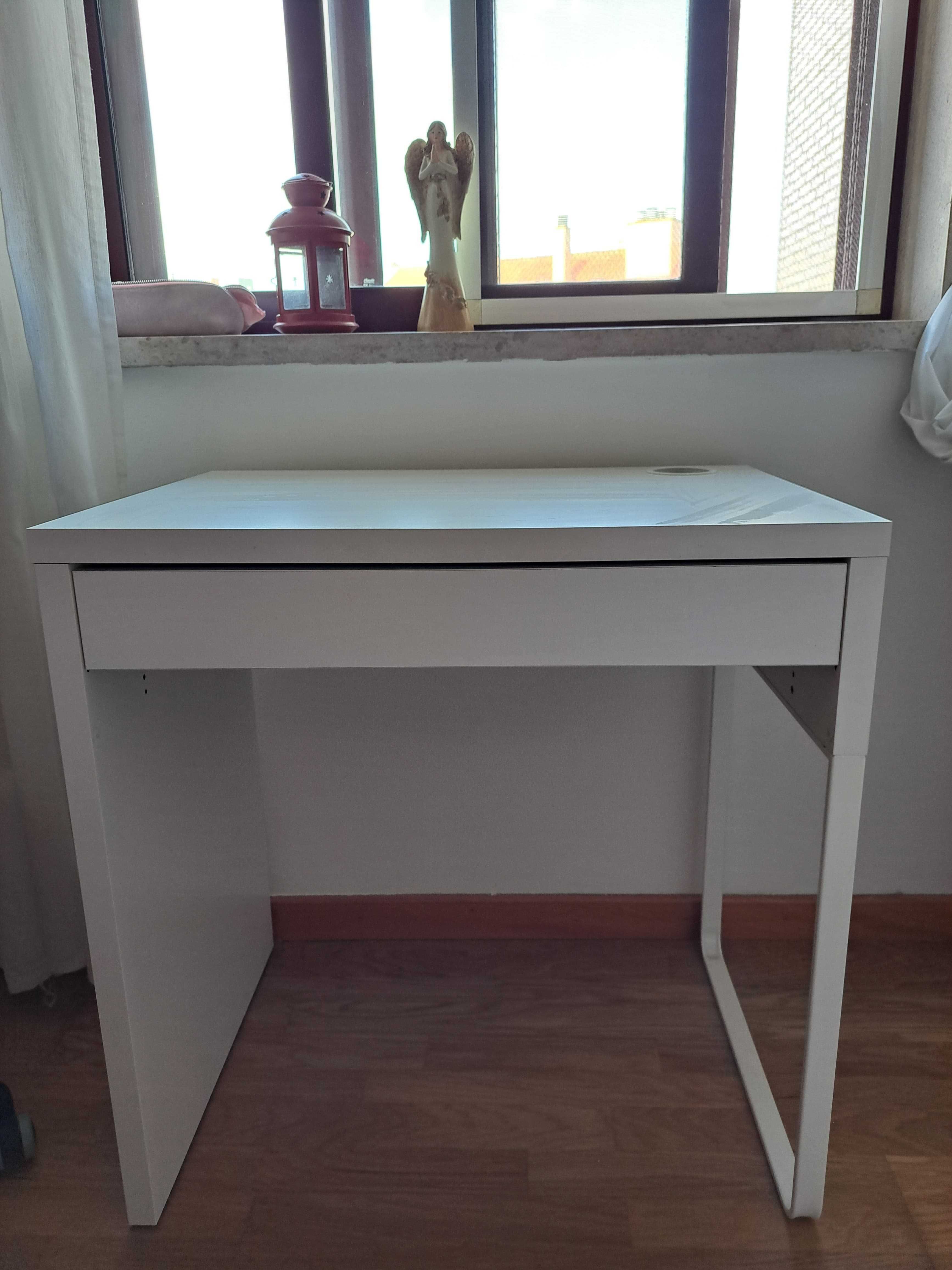 Secretária branca Ikea