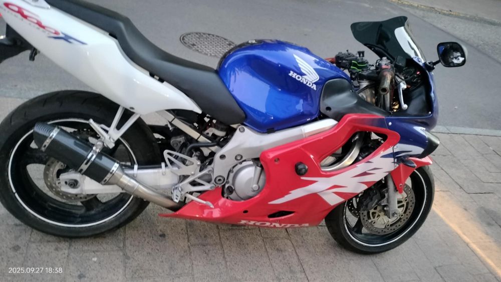 Motocykl Honda CBR F 4