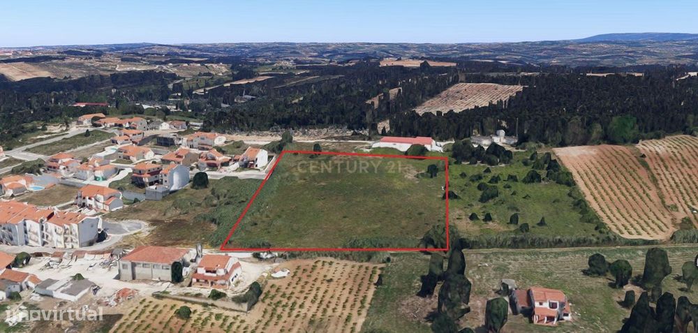 Terreno com PIP para construção de 8 Moradias