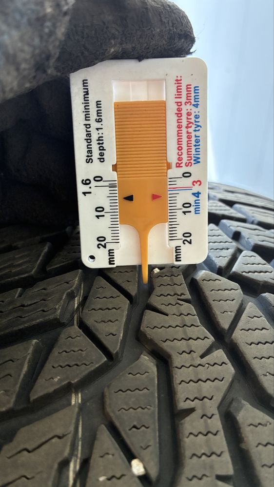 Komplet opon zimowych Nokian 195/50 R16 88H XL