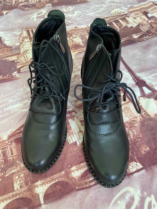 Черевики жіночі. Шкіряні. 39 розмір. Сезон весна-осінь. Каблук 6 см.