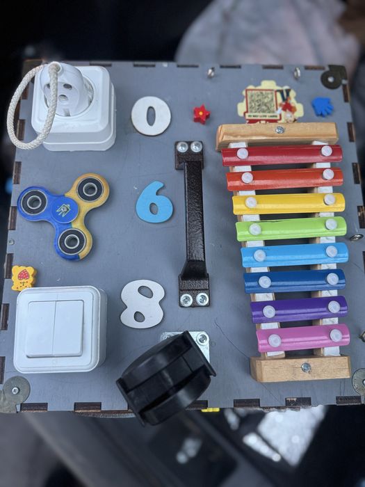 Розвивальний бізіборд для дітей