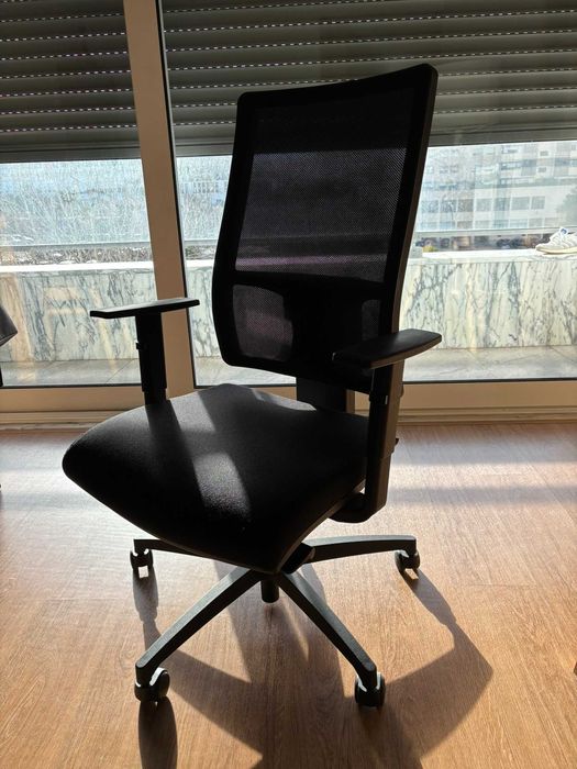 Cadeira de Escritório Sitland Múltiplas Regulações - Como NOVA