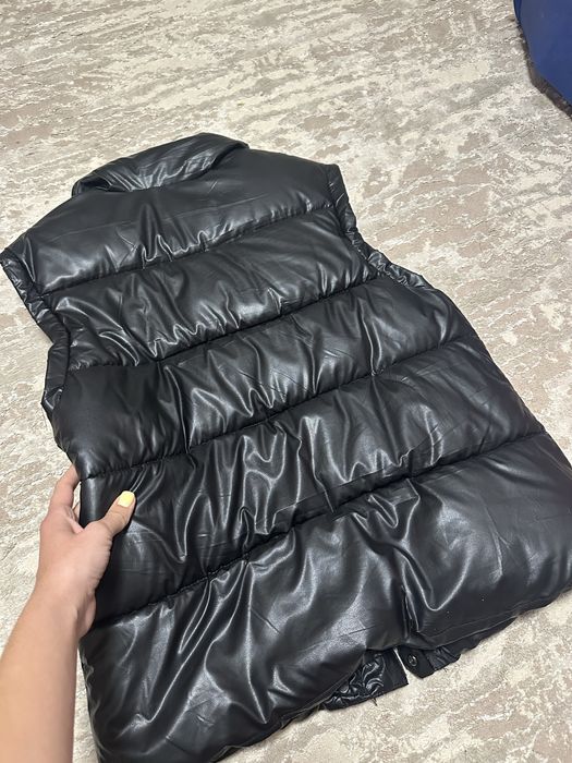 Жилетка еко шкіра ,розмір L з ремінцем