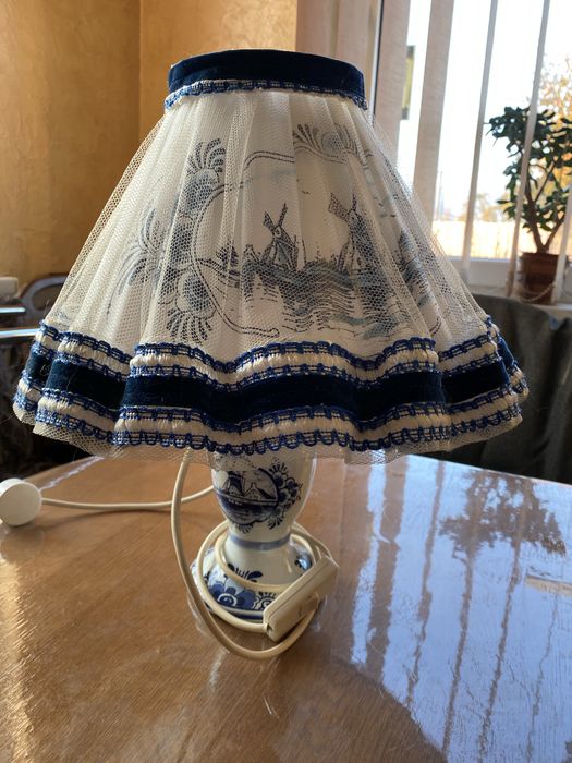 Продам настольну лампу