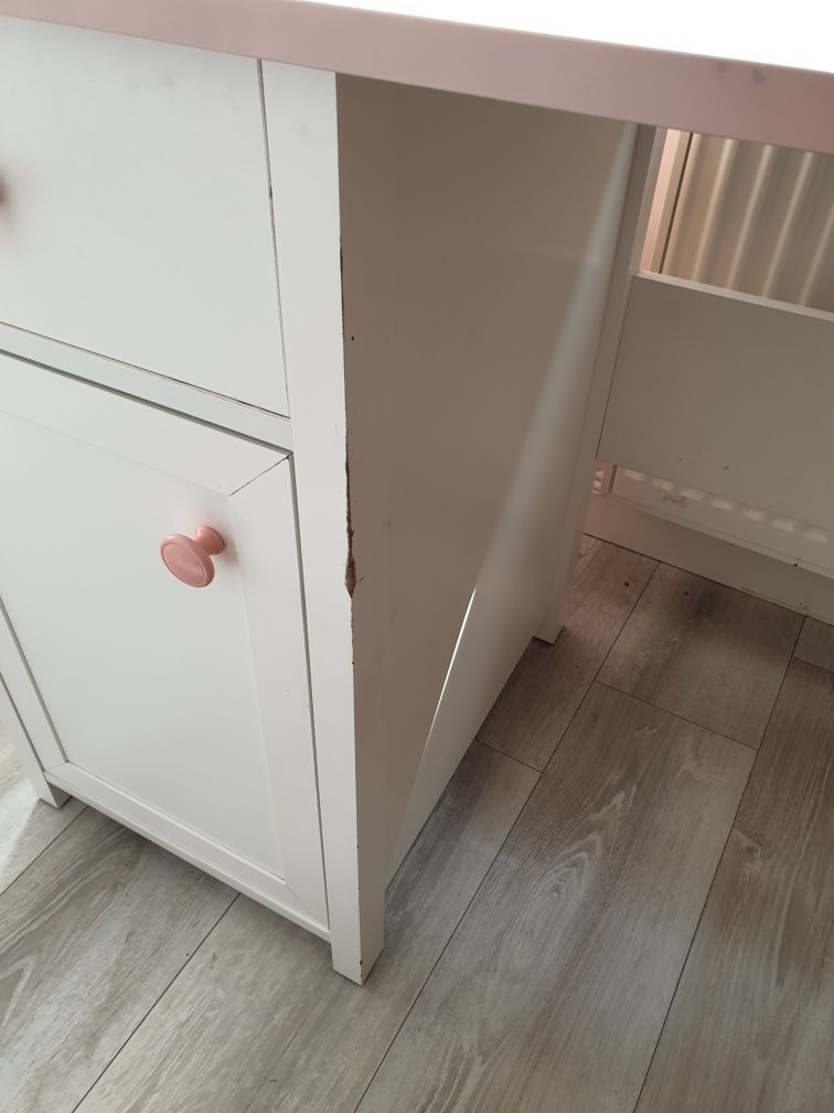 Biurko do pokoju dziewczynki
