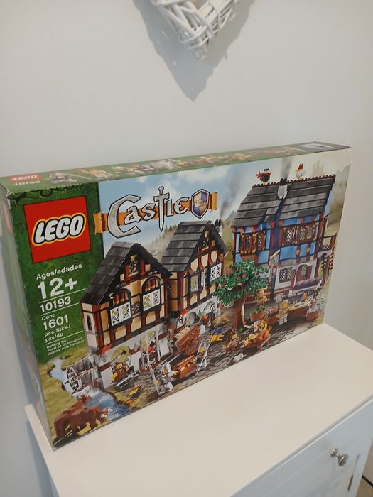 Lego Castle 10193  Medieval Village Market