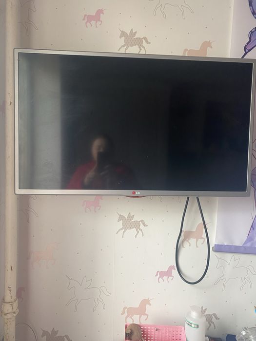 Телевізор LG 32LB570U-ZJ  32 дюйми