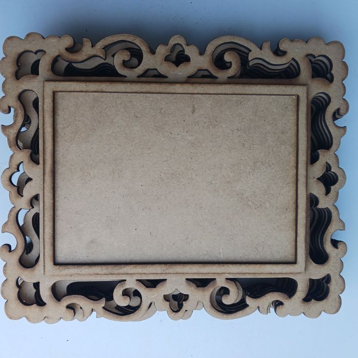 Quadros recortados em madeira