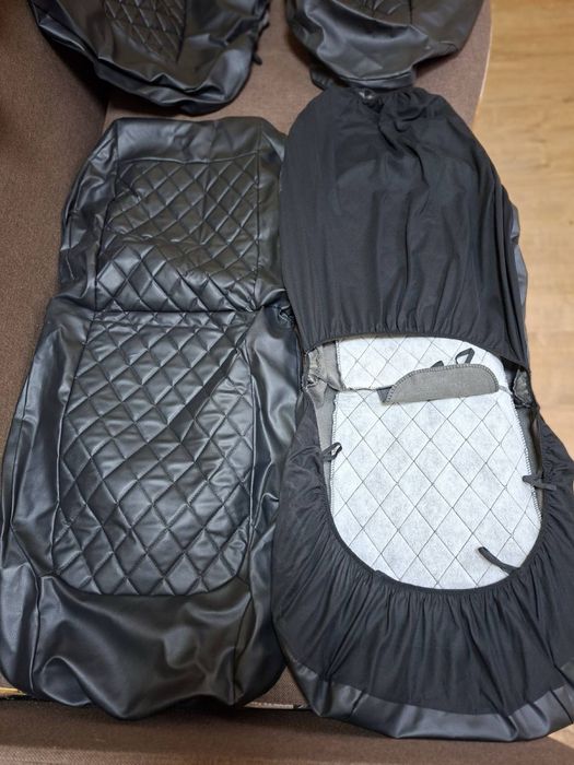 Чохли в машину нові