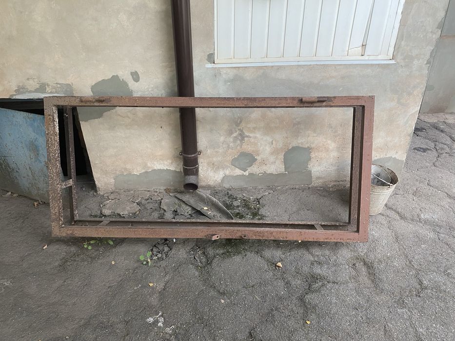 Двери металичиские с рамой