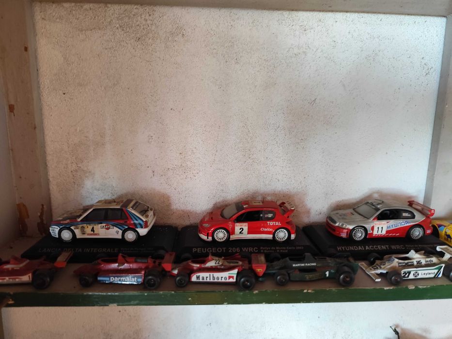 Carrinhos miniatura de várias marcas