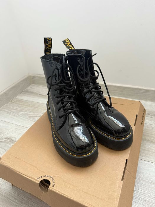 Dr. Martens Jadon Black Patent Lamper 42 – jak nowe
