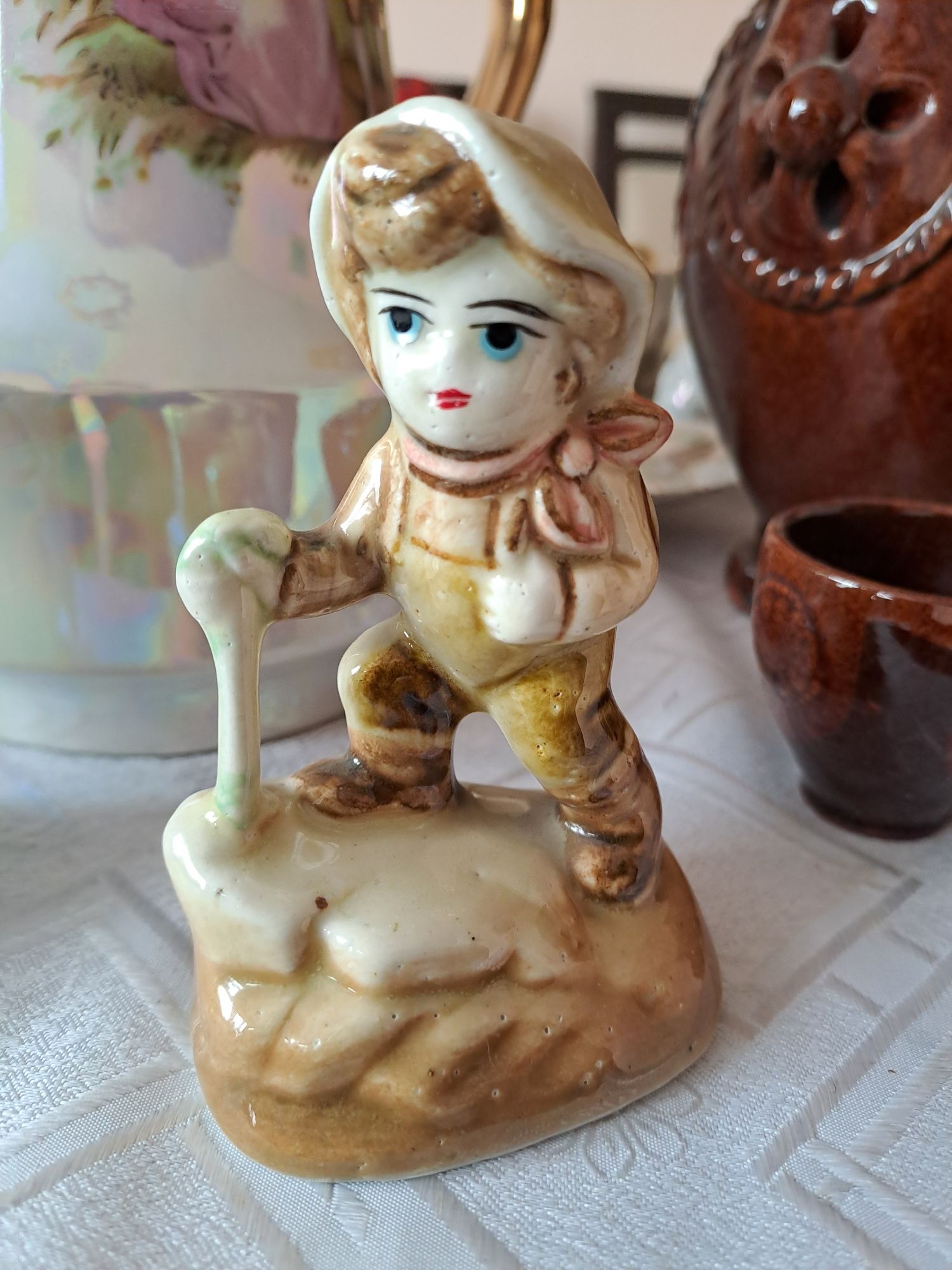 Figurka chlopca z lat 80