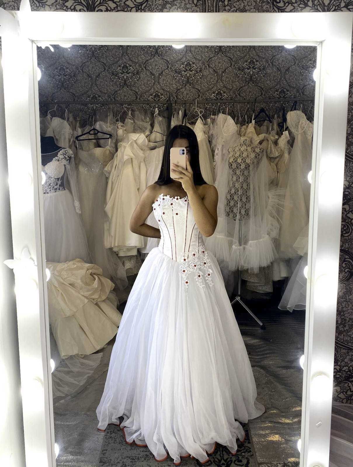 Весільна-випускна сукня-500грн