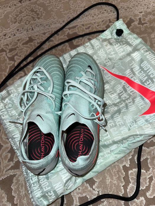 буци найк фантом