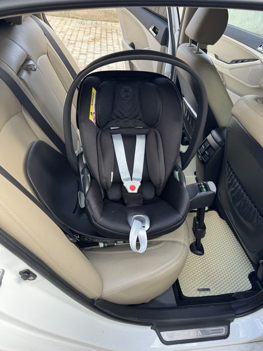Автокрісло Cybex Cloud T+ plus Sepia Black i-Size з базою Isofix