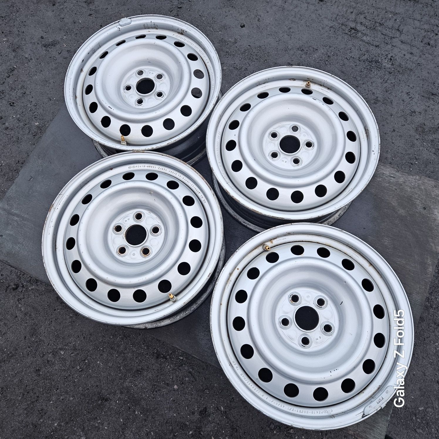 Felgi 16 Toyota Prius Yaris IV Avensis Lexus CT 5x100 ET45