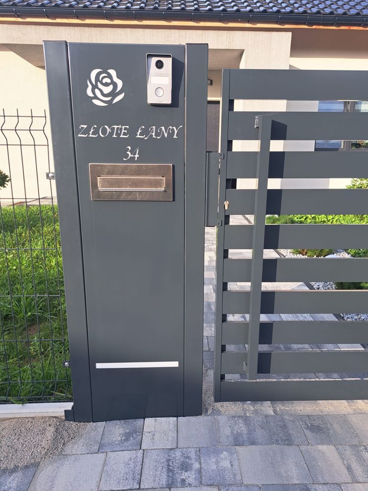 Słupek multimedialny multibox