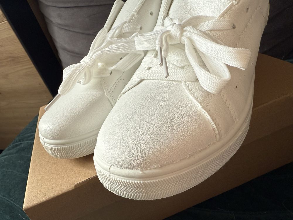 Nowe biale adidady 39