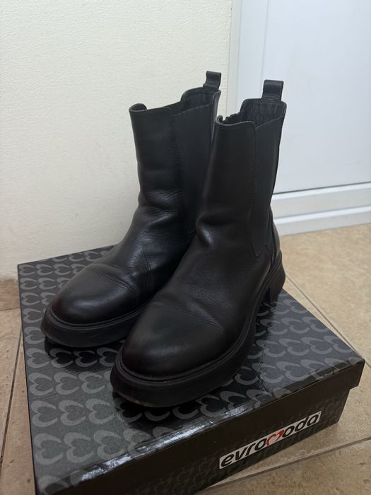 Осінні чоботи-челсі чорні з натуральної шкіри