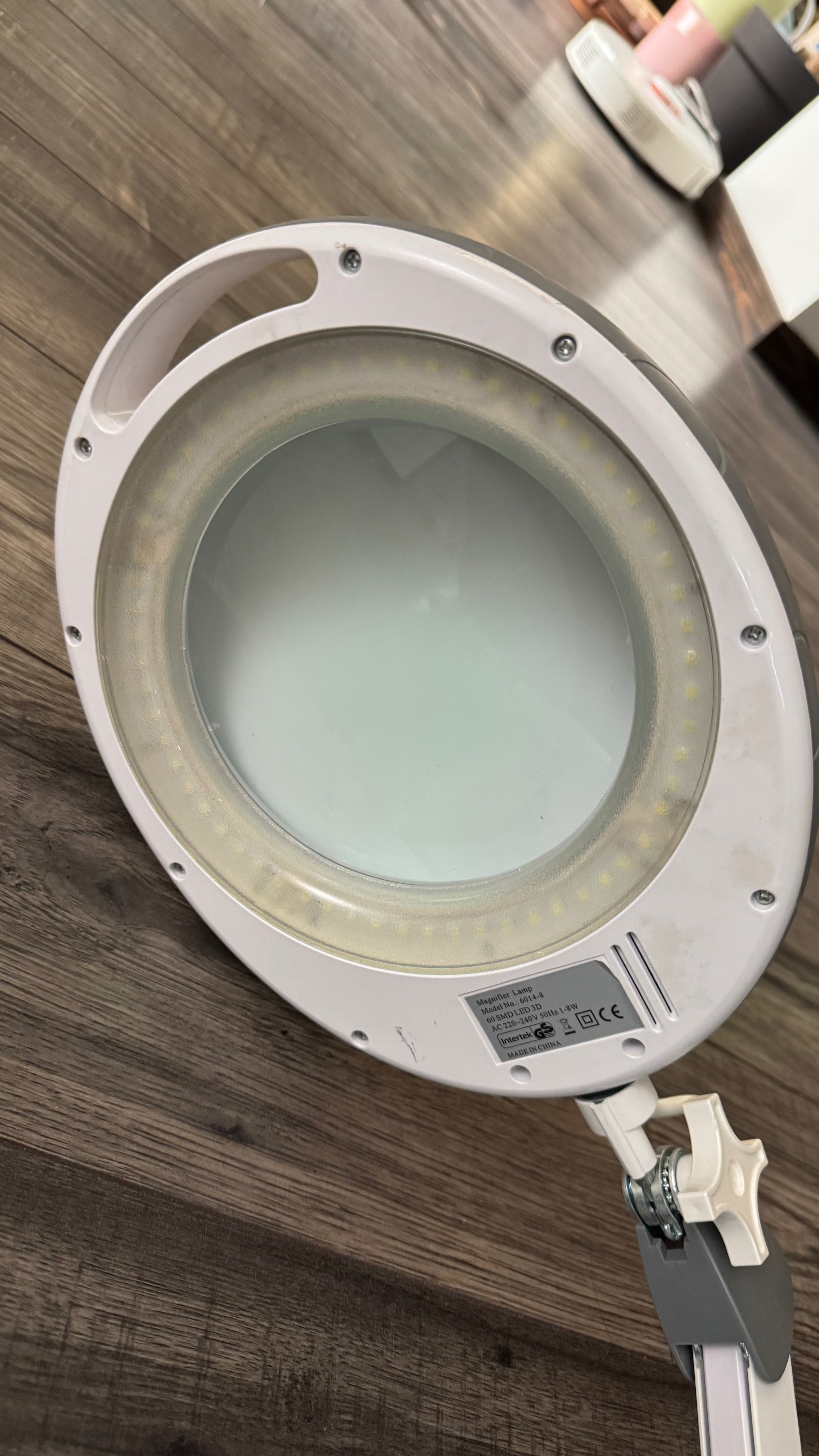Професійна лампа-лупа з підсвіткою LED 6014-8, на кріпленні