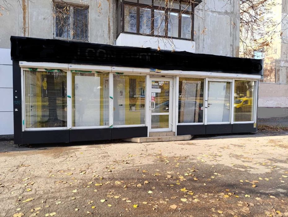 Продам магазин с витринами. 55 м кв. Проспект А.Поля. Хороший трафик.