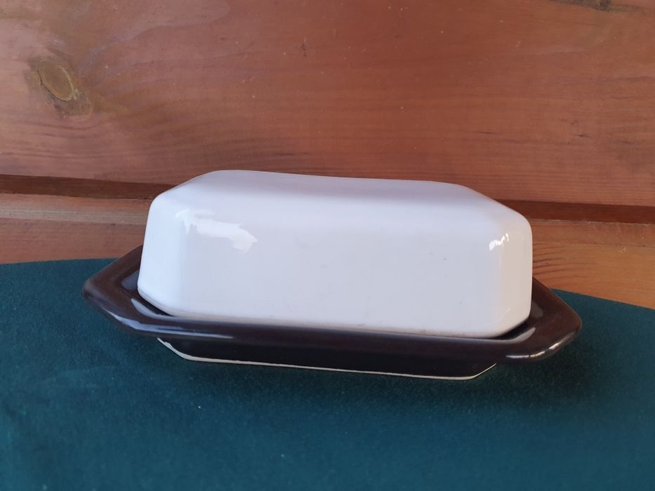 Czarno-biała,ceramiczna maselniczka