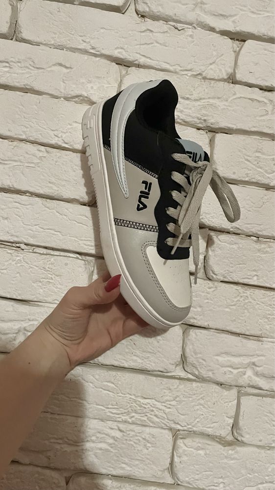 Fila кросівки 37 розмір. 24 см