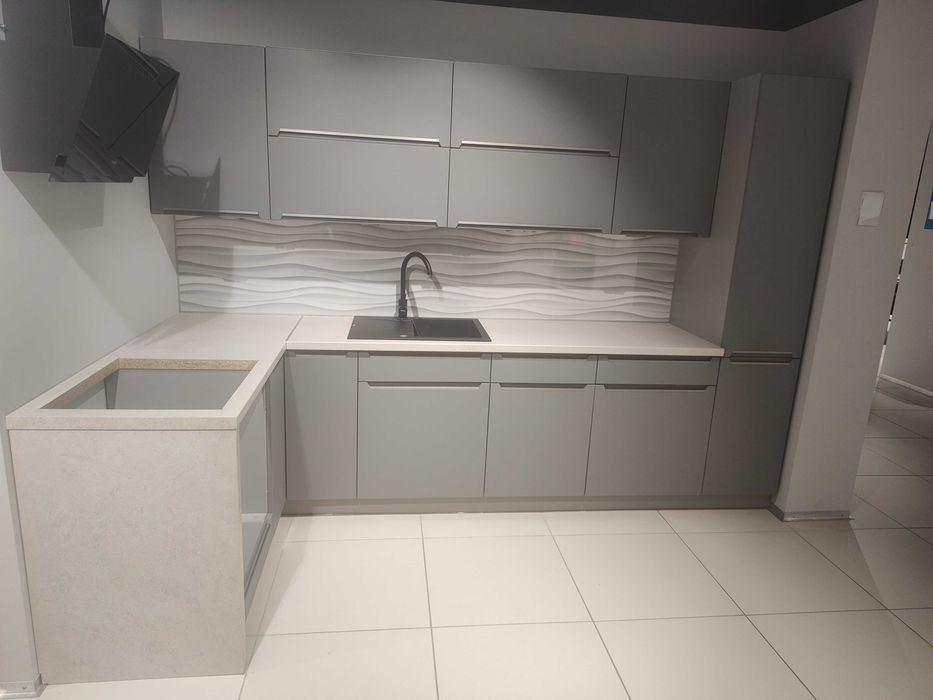 Zestaw mebli kuchennych z blatem