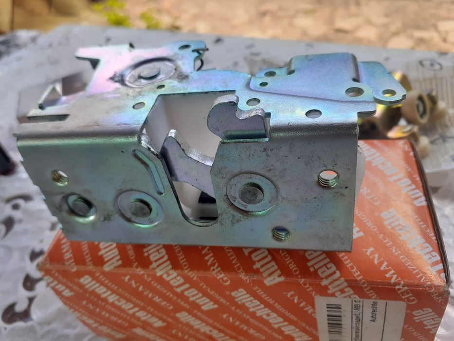 Замок боковой двери Фольцваген LT Мерседес  Спринтер