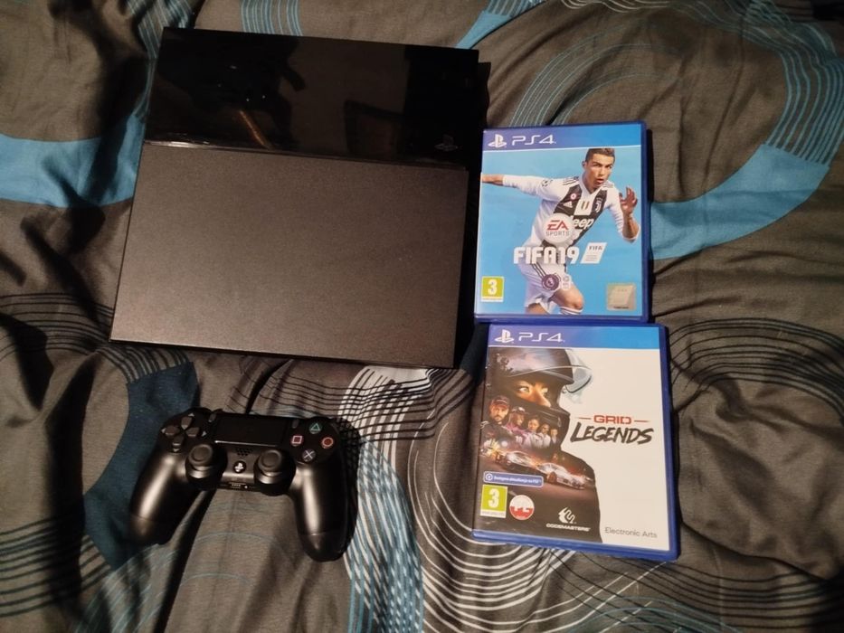 Konsola Play Station 4 + pad +2 gry