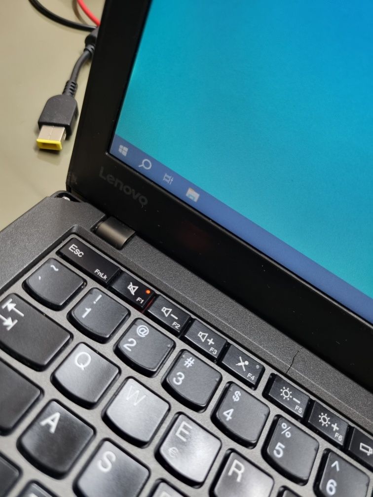 Laptop Lenovo ThinkPad X260 - I5, 4GB, 1TB